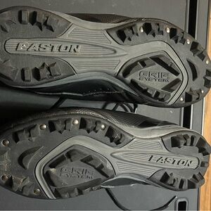 Men’s size 7 Black Easton Cleats SZ Pro